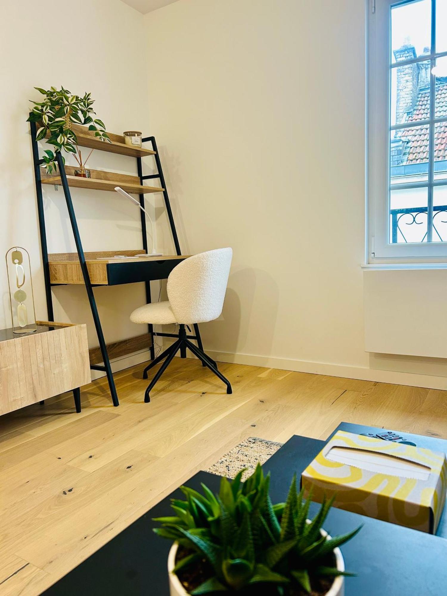 Cathedrale / Hyper Centre Apartment